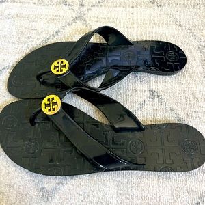 Tory Burch black plastic Sandals gold logo W8
